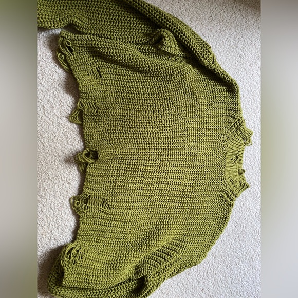 Zara khaki green cropped distressed knit sweater (S) - Picture 4 of 7